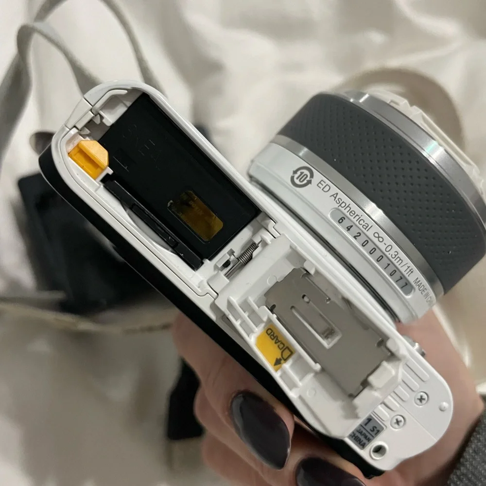 Nikon 1 S1 10.1MP Digital Camera - White (Kit w/ 11-27.5mm Lens) Pre-Owned